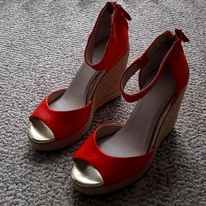 Kenneth Cole 4 inch wedges, size 7.5